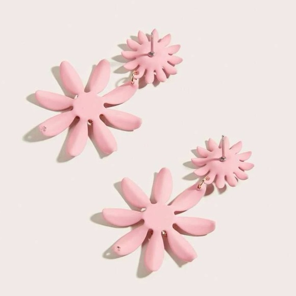 Pink Flower Dangle Earrings - Picture 5 of 7